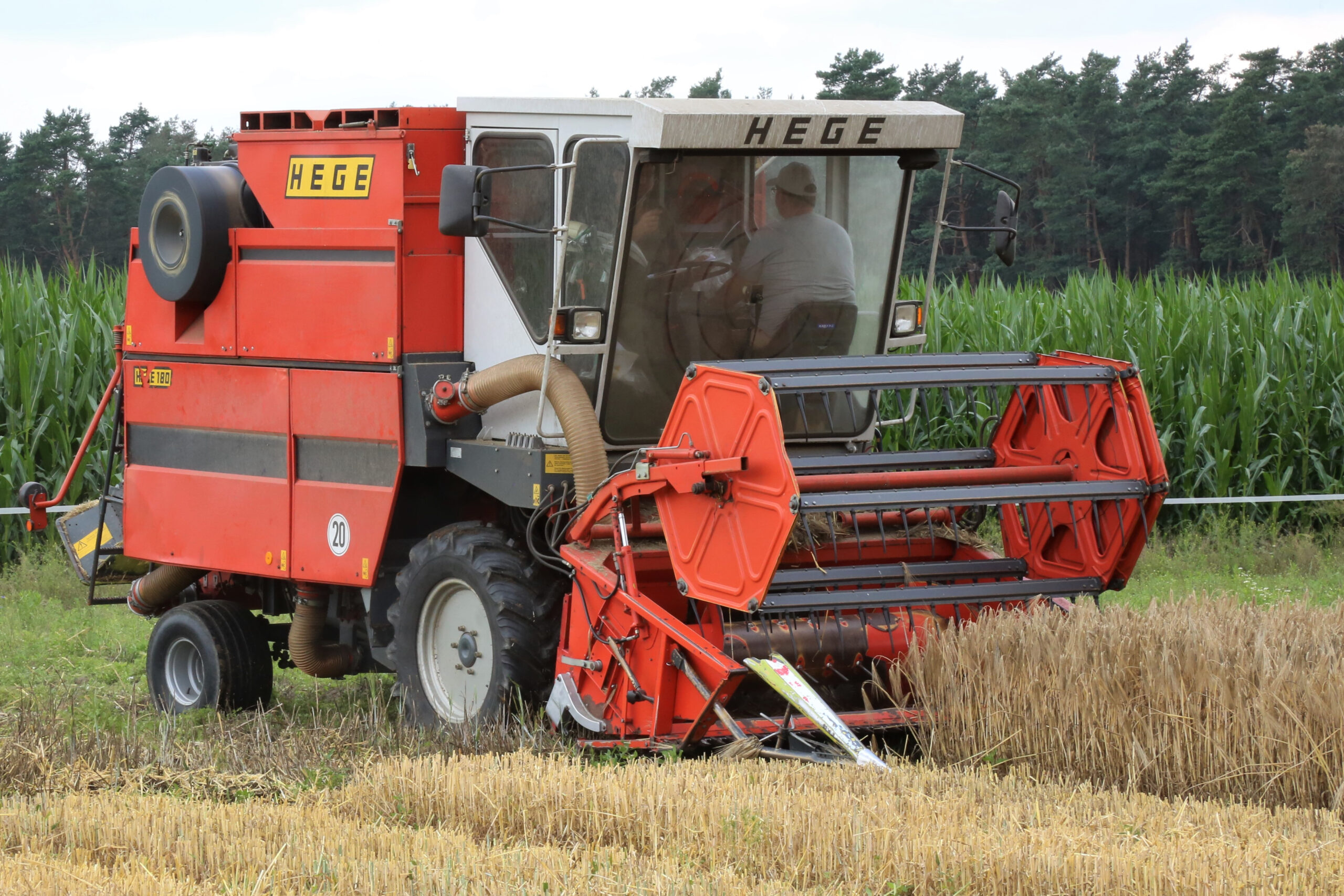 Ernte von Wintergerste auf Versuchsfeldern Physics for Food